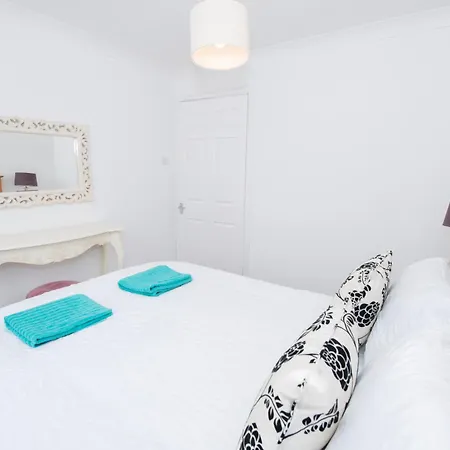 Hummingbird - Spacious One-bed Appartement *