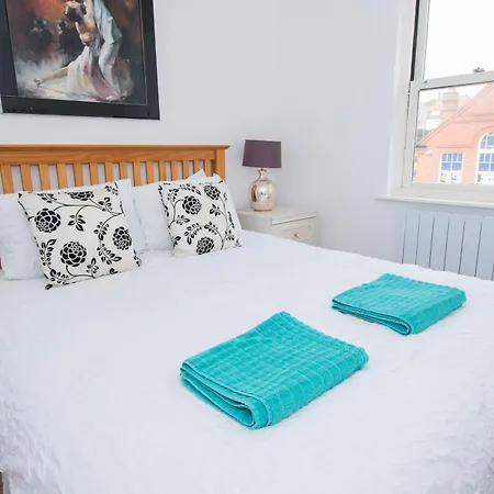 Apartment Hummingbird - Spacious One-bed Scarborough