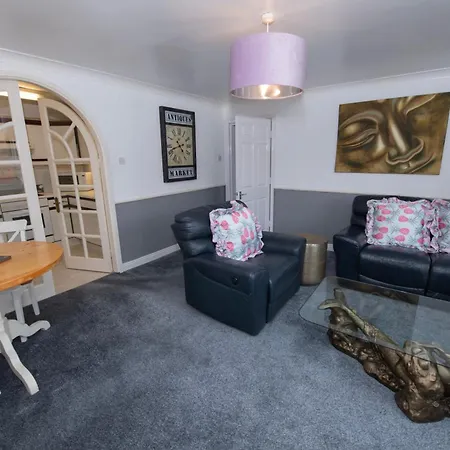 Hummingbird - Spacious One-bed 스카버러