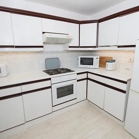 Hummingbird - Spacious One-bed Apartment