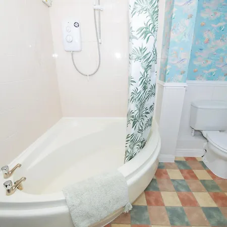 Hummingbird - Spacious One-bed Apartment